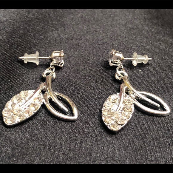 *6 for $10!* Silver Crystal Gem Rhinestone Leaf Plant Dangle Earrings Sparkly - Picture 7 of 7